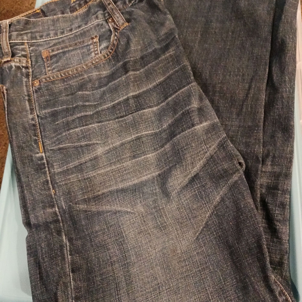 271) American Eagle Outfitters mens blue jeans